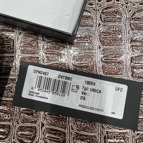 Versace La Medusa Leather Card Holder - Picture 5 of 5